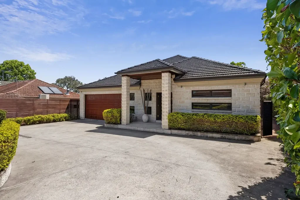 Spacious Family Home with Entertainer's Backyard in Prime Oatlands