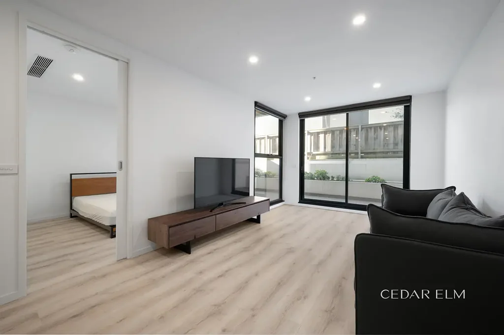 FULLY FURNISHED NO CARPET ONE BEDDER APARTMENT IN <3 OF BLACKBURN