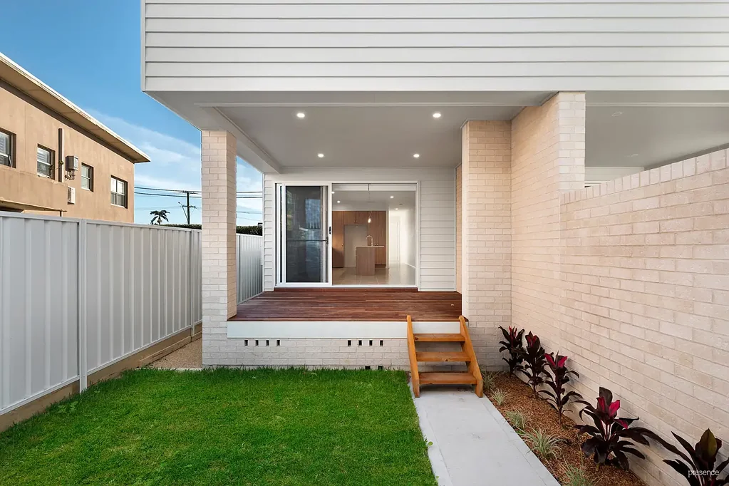 BRAND NEW EXECUTIVE TOWNHOUSE PLUS PRIVATE RETREAT IN SOUGHT-AFTER MEREWETHER