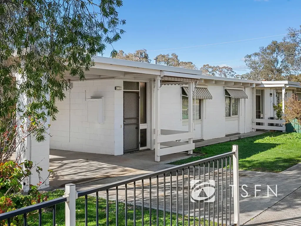 1B Strathdale Crescent, Strathdale, VIC 3550