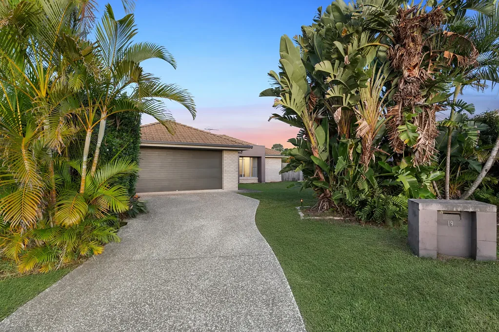Caboolture 4房  LARGE FAMILY HOME WITH SIDE ACCESS!
