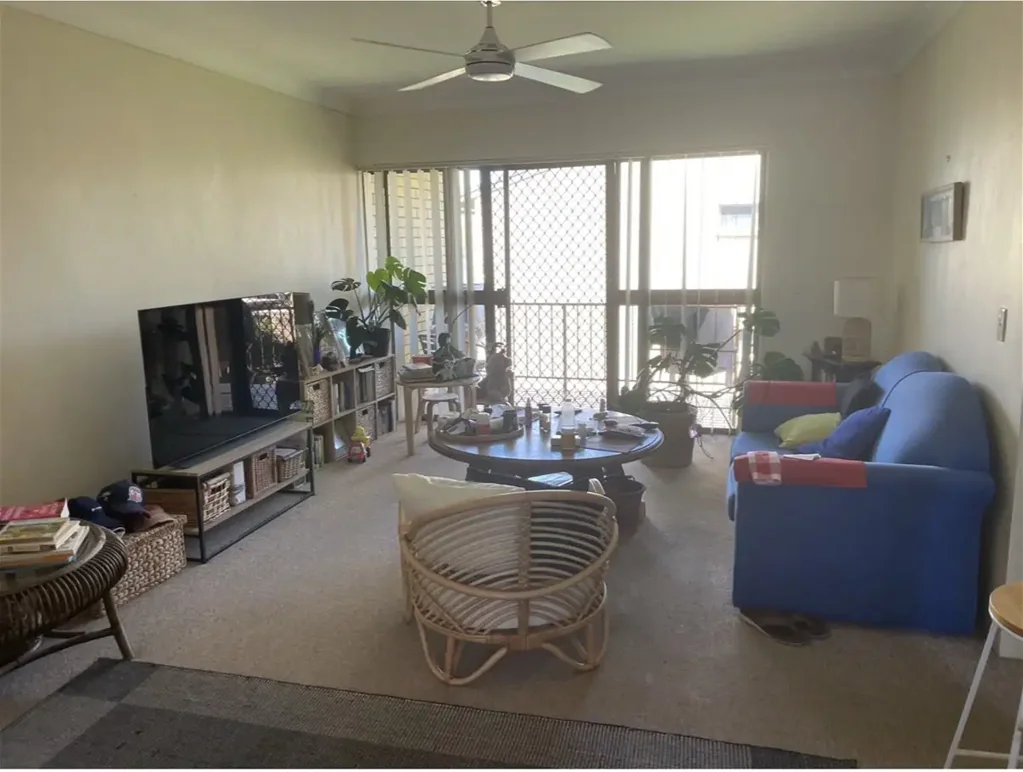 Convenient 2 Bedroom Unit in Burleigh Waters - Available from 15 August