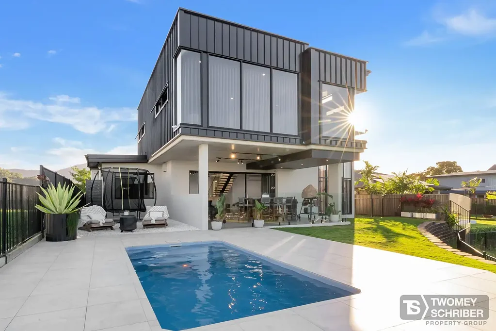Brinsmead 4Kwarto A Home Above the City | Architectural Luxury with a View You'll Never Forget