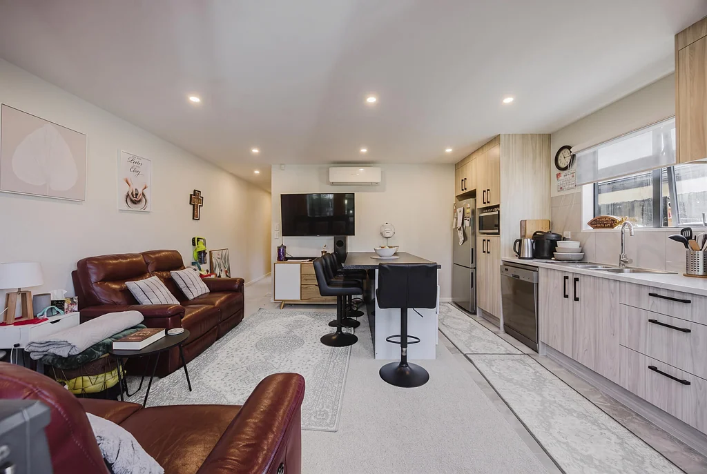 Karaka 3chambre Modern Freehold Home - Stylish, Low-Maintenance Living!