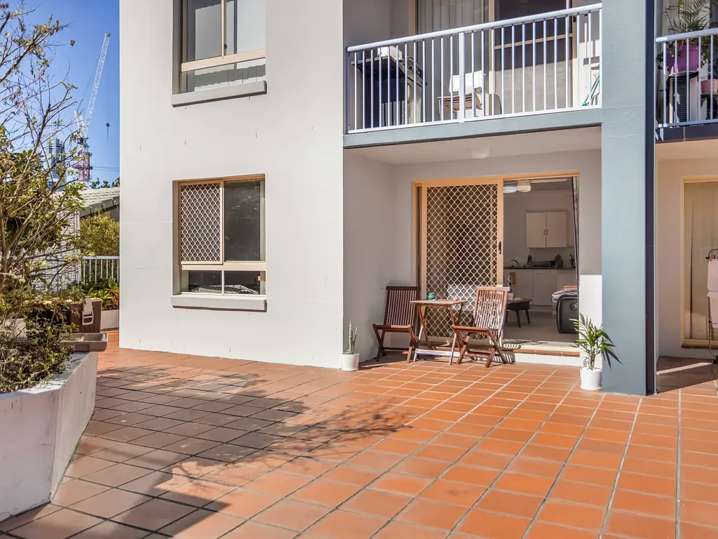 Surfers Paradise 1 Bedroom FANTASTIC UNIT AT CHEVRON ISLAND