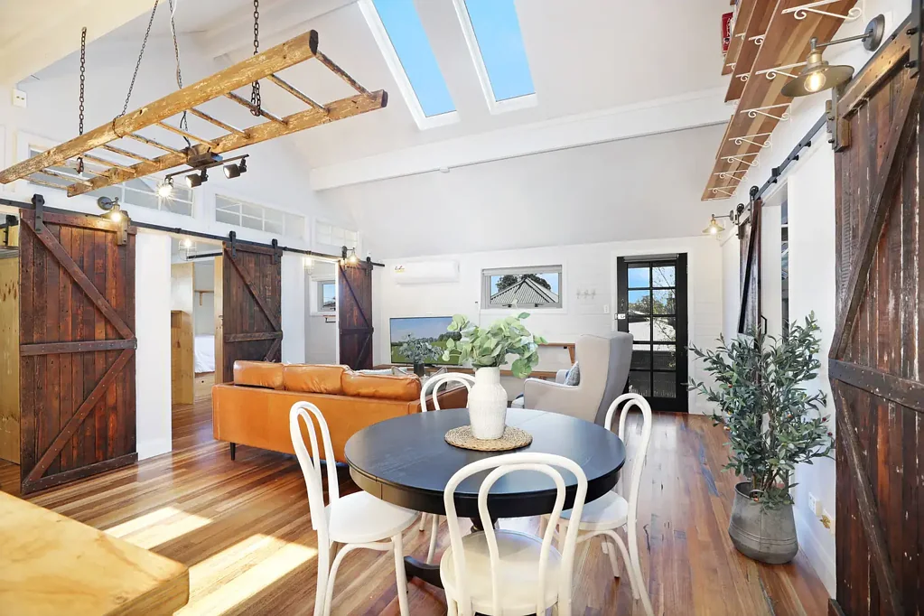 Charming & Convenient