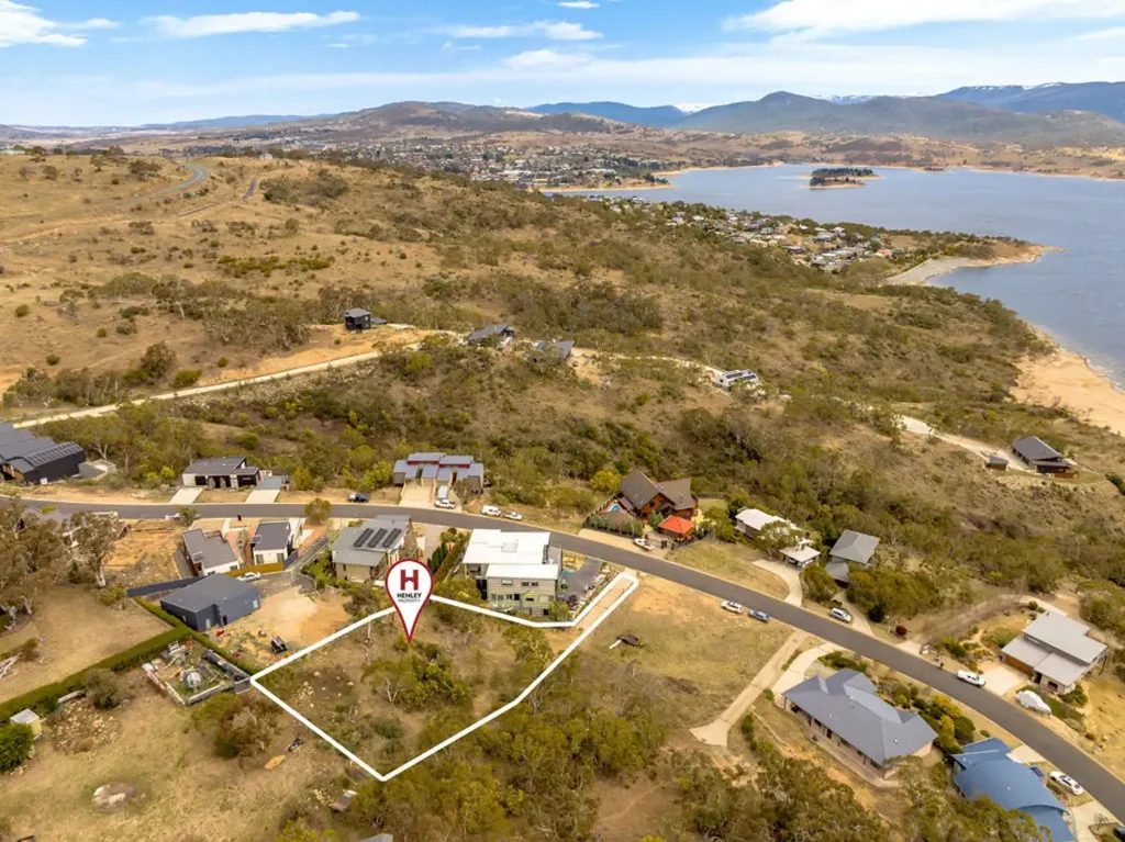 East Jindabyne Large vacant parcel ready to be built on with lake and mountain views!