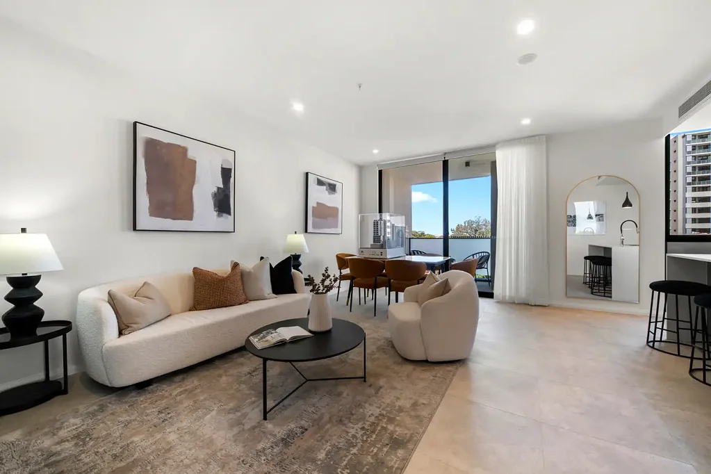 Brand-new luxury 3-bedroom apartment 100m from Auburn station