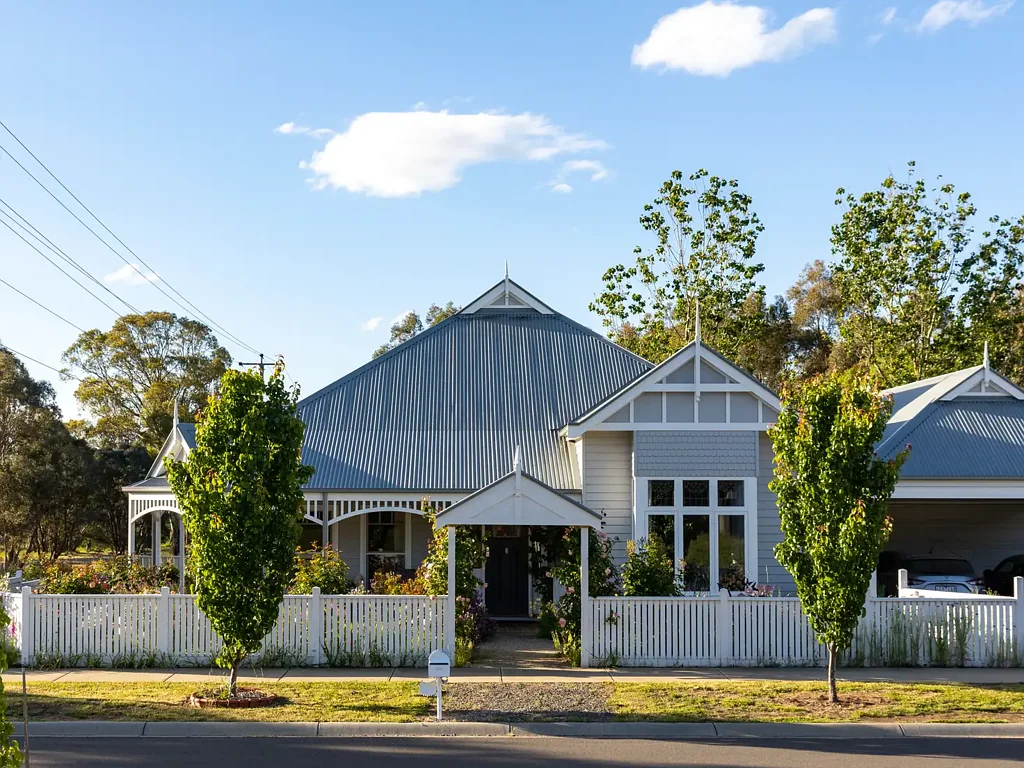 Mansfield 3 Slaapkamer A Home with History’s Soul and Today’s Comfort