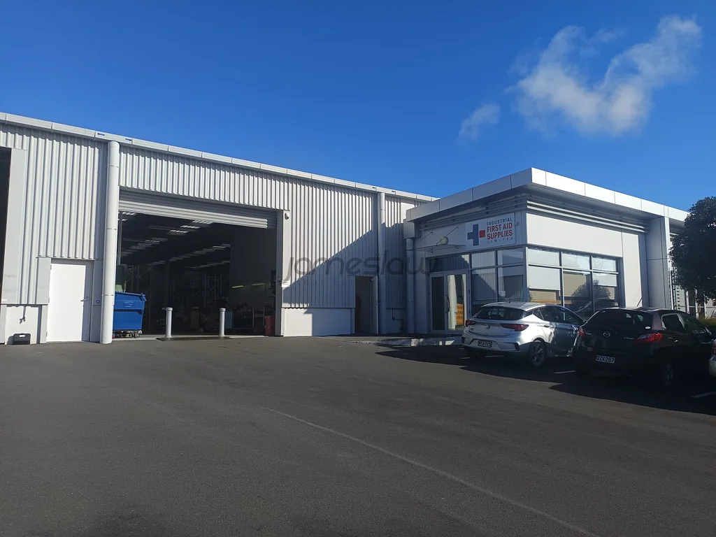 Penrose  Tidy warehouse on Great South Rd Biz Park