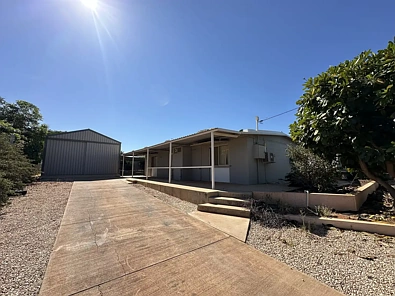 Exmouth 3chambre Solid construction, premium outdoor infrastructure and a strong yield.