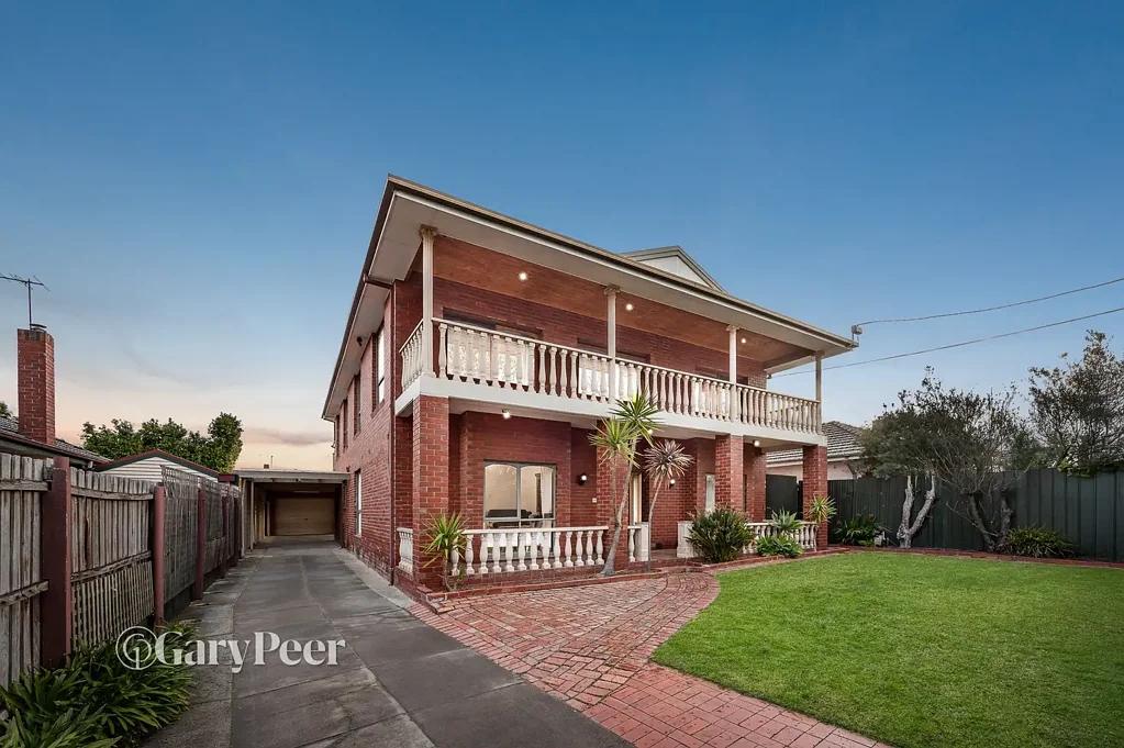 Brighton East 6 Slaapkamer Exceptional family living with massive potential