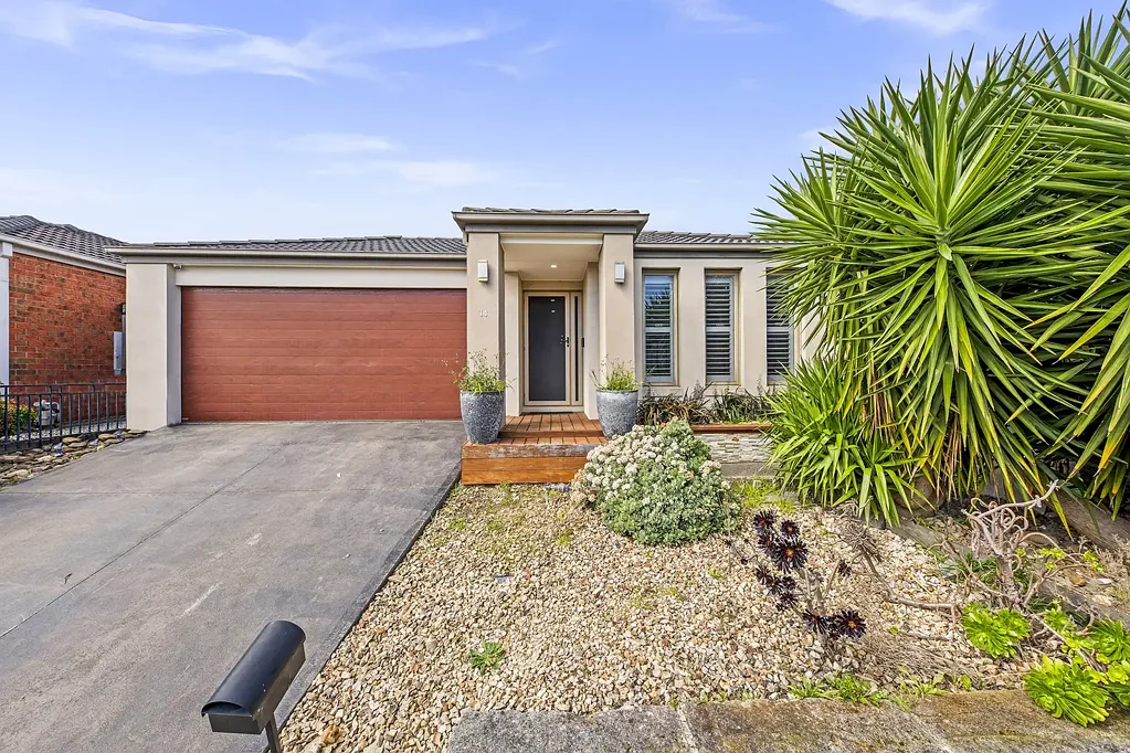 Pakenham 4Kwarto Exceptional Family Living in a Prized Location