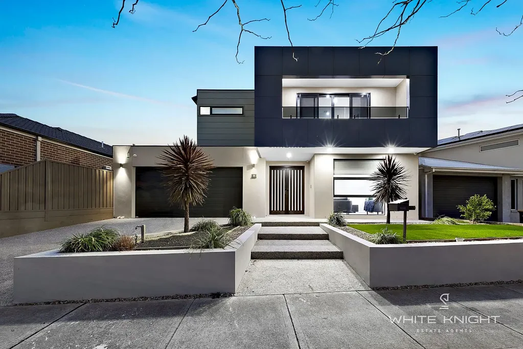 Fraser Rise 4 Bedroom UNHINDERED VIEWS, DRIVE THROUGH GARAGE & CONTEMPORARY LIVING!