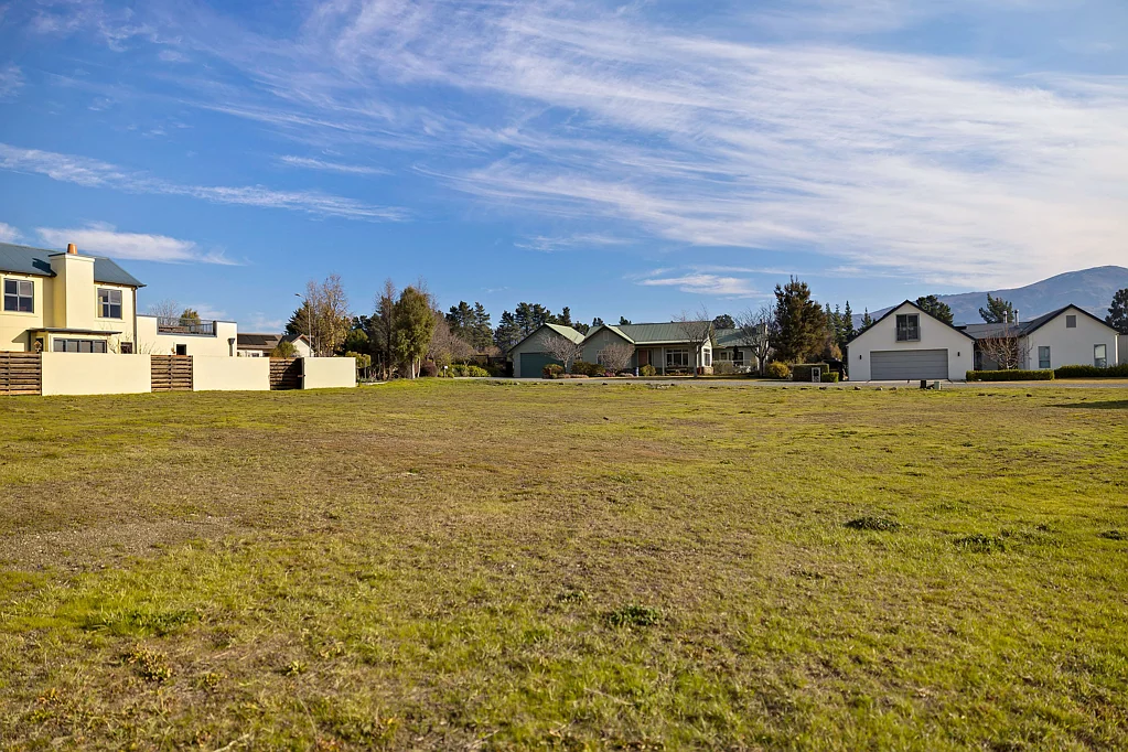 Cromwell Golf-Side Lifestyle Meets Development Opportunity