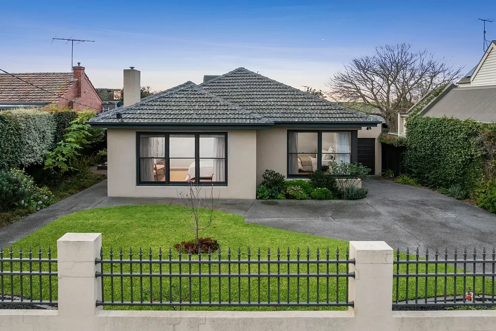 4 Queens Road, Newtown, VIC 3220