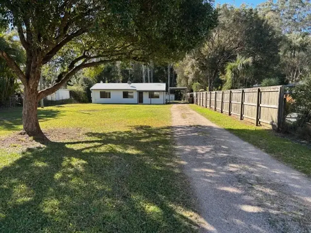 Woodford 3 Bedroom Woodford Large 2023m2 Block