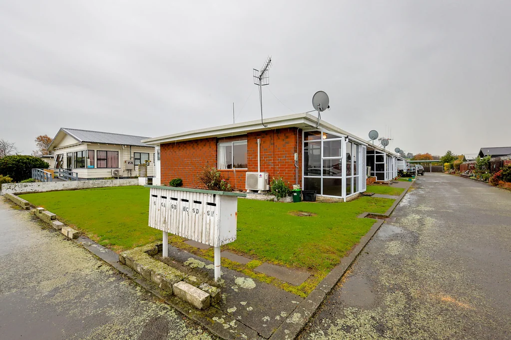 2 Bedroom Close to Town
