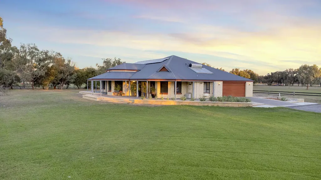 Mundijong 4Habitaciones EXCEPTIONAL 10 ACRES INDUSTRIAL ZONE PROPERTY
WITH HUGE BARN SHED/DWELLING PLUS BIG Four Bedroom HOME