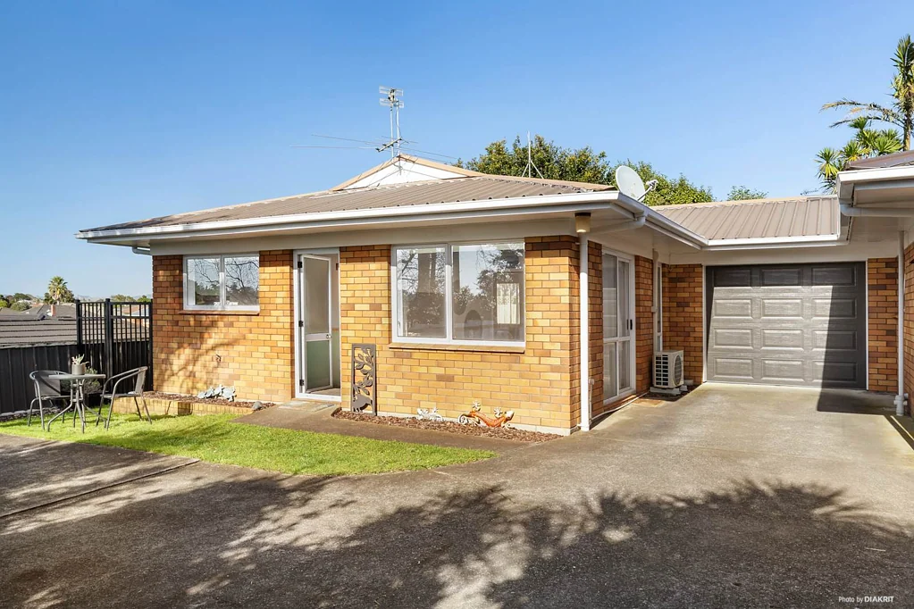 Waiuku 2ਬੈੱਡਰੂਮ Tidy Brick Unit in Prime Location