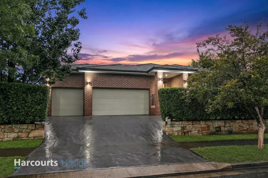 Rouse Hill 4房 单层奢居 40mm Caesarstone厨房 三车位车库 桉木地板 私人泳池 4卧主套 优质学区 交通便利 Designed for Entertaining. Built for Living. Positioned for Convenience.