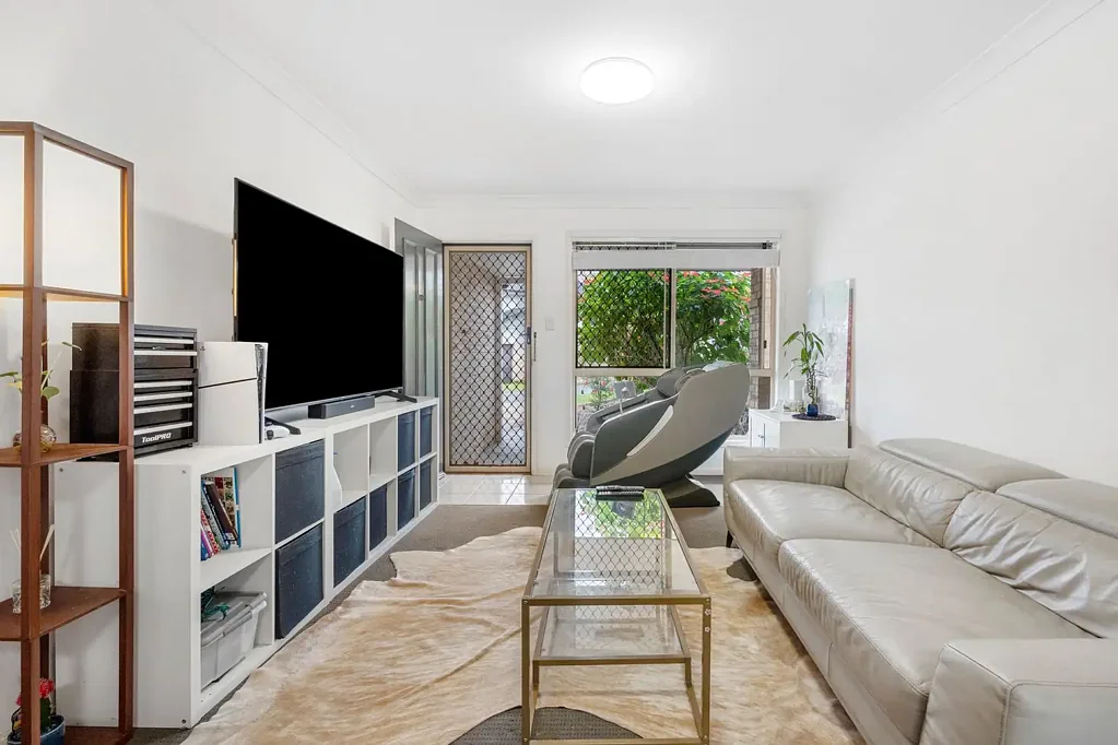 Kuraby 3غرفة نوم Stylishly Renovated Townhouse in a Quiet Complex