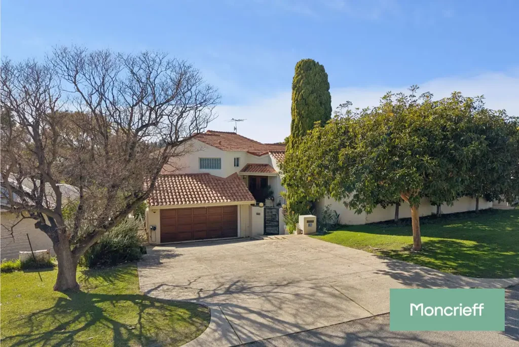 Applecross 3房  Rare Riverside Retreat