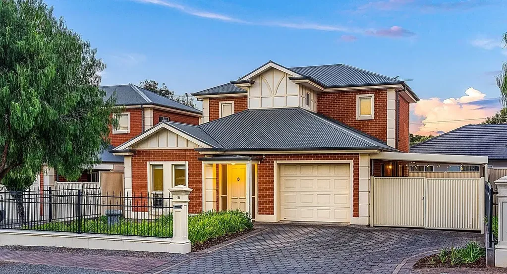 Large Family Home Close to Everything