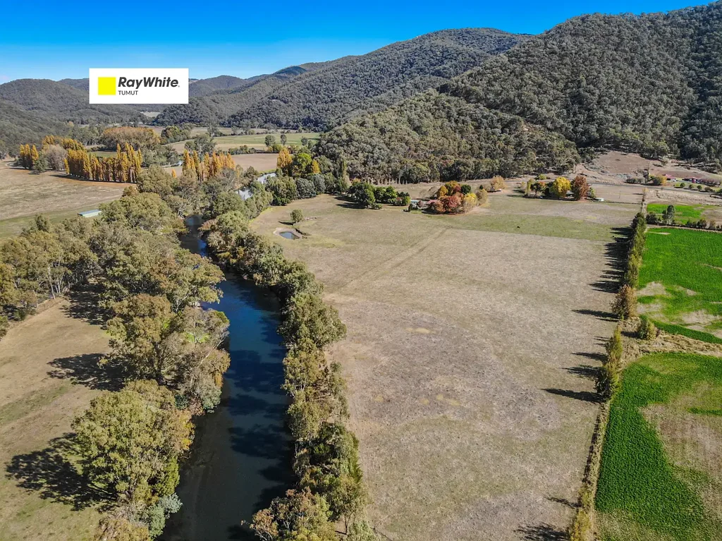 135 West Blowering Road, Tumut, NSW 2720