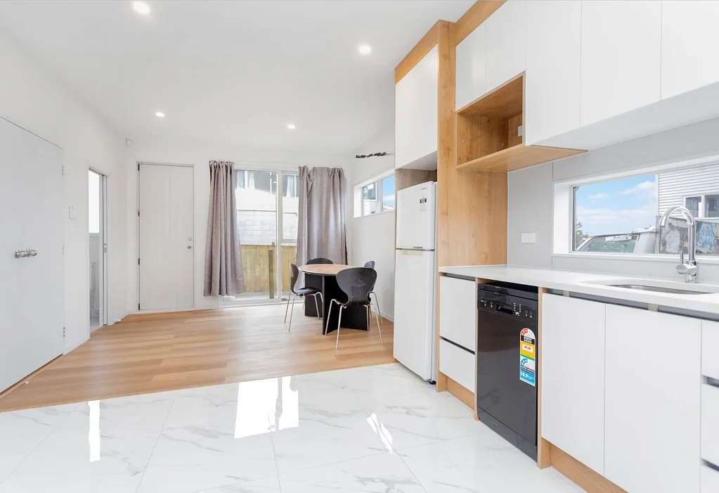 Near New 2 bedroom Terrace House