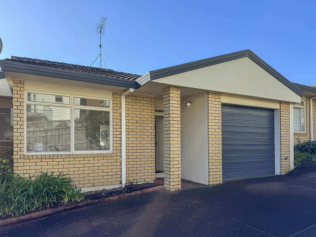 2/1 Gleanor Avenue, Oteha, North Shore City, Auckland