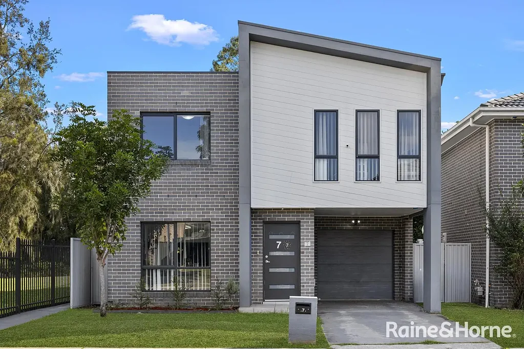 Edmondson Park 3침실 Family Townhouse in Desirable Location