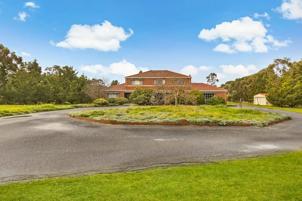 Sunbury 5房 令人印象深刻的地块，约 2.75 英亩 Impressive Landholding, 2.75 Acres (Approx.)
