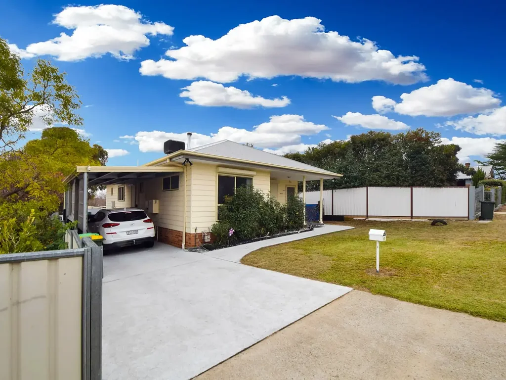 17 Taylor Rd, Young, NSW 2594