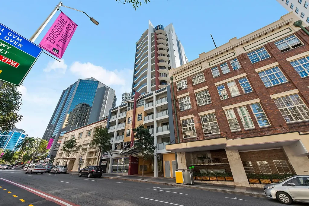 Brisbane City 2 Bedroom Discover Entry-Level Apartment Living at Its Absolute Best!
