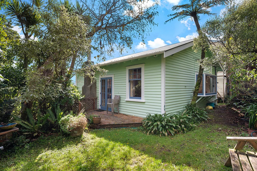 Wadestown 3બેડરૂમ A Private Garden Hideaway with Character & Charm