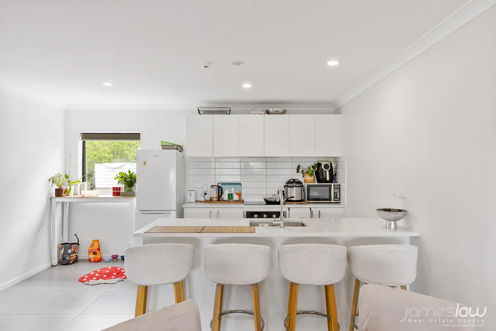 Flat Bush 3 Bedroom Effortless – 3 Beds, 3 Baths, 3 School Zones