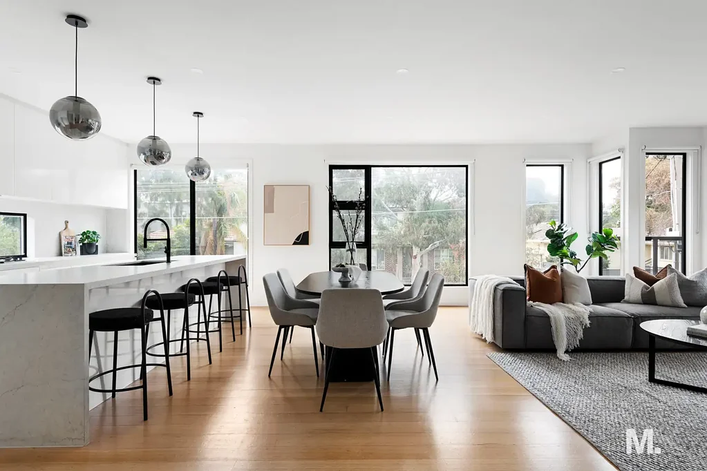 Pascoe Vale 3ห้องนอน PERCHED BY THE PARK AND FILLED WITH FLAIR