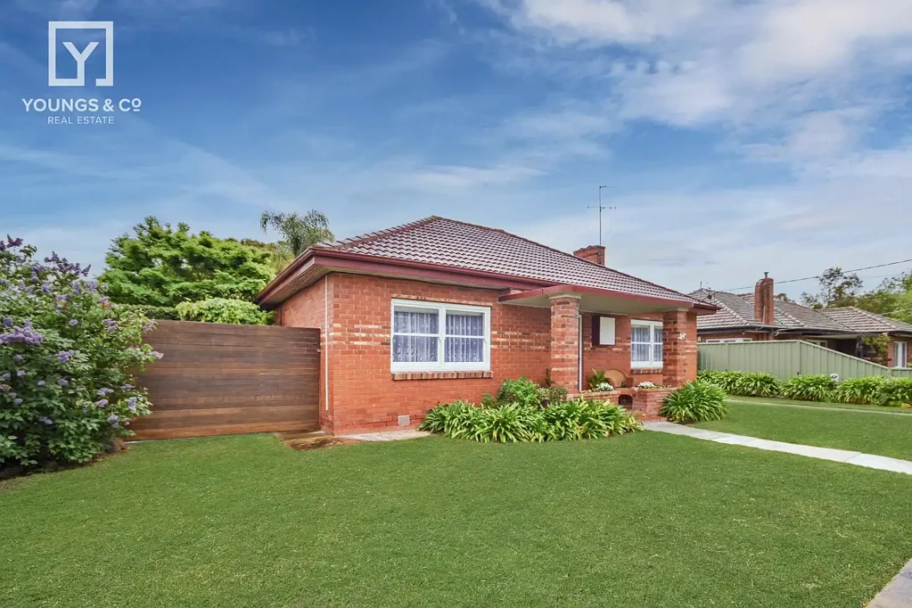 Mooroopna 3房  Charming Home with 70 Years of Love and Care