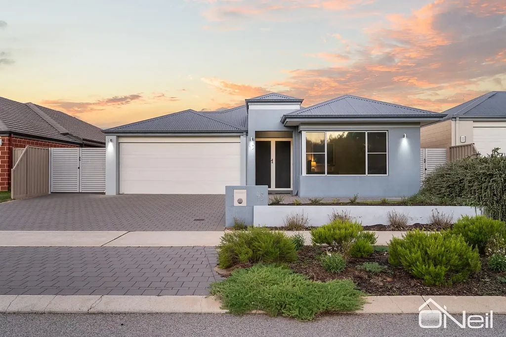 Martin 3房  IMMACULATE MODERN LIVING OPPOSITE NATURE RESERVE!