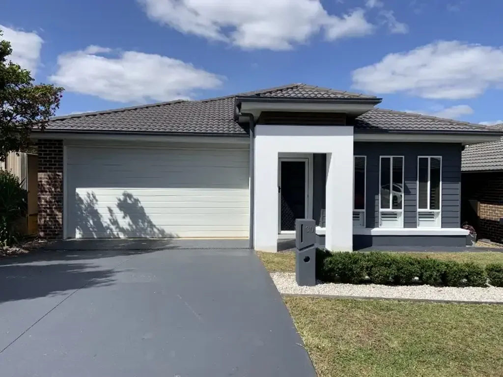Beautifully Presented Home In Spring Farm