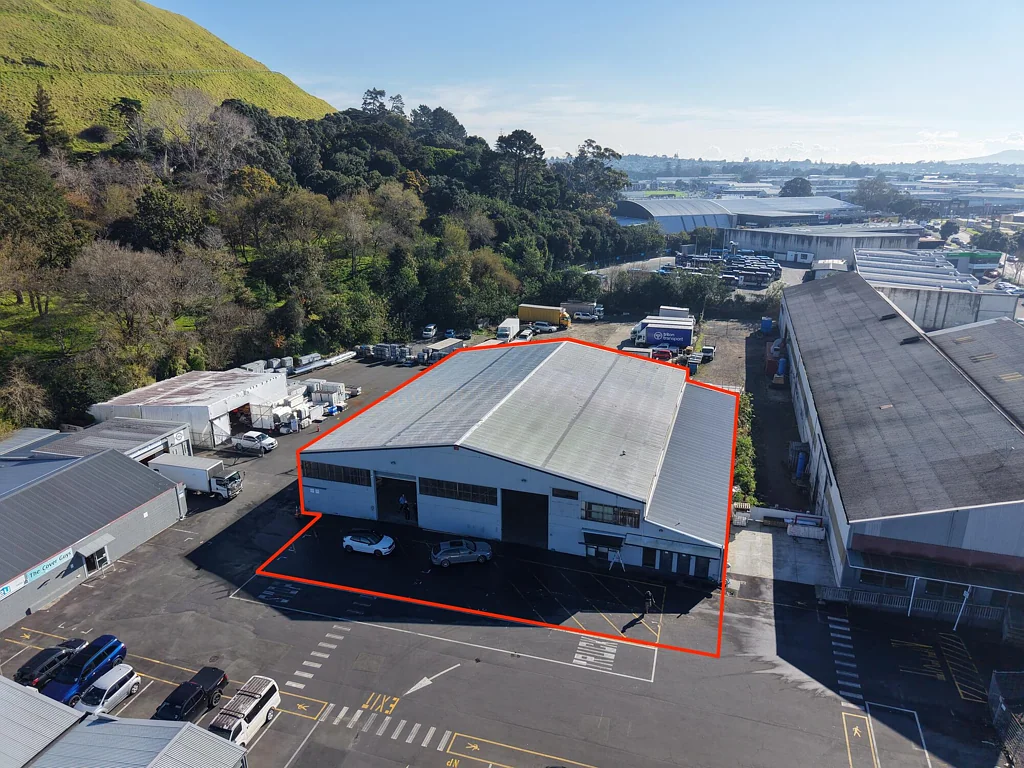 Saint Johns  Functional warehouse with container drop