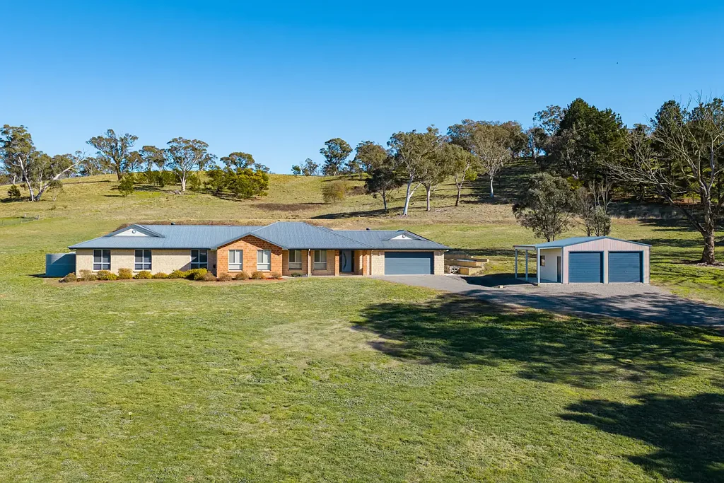 Goulburn 4房  Rural Outlook on a Residential Block