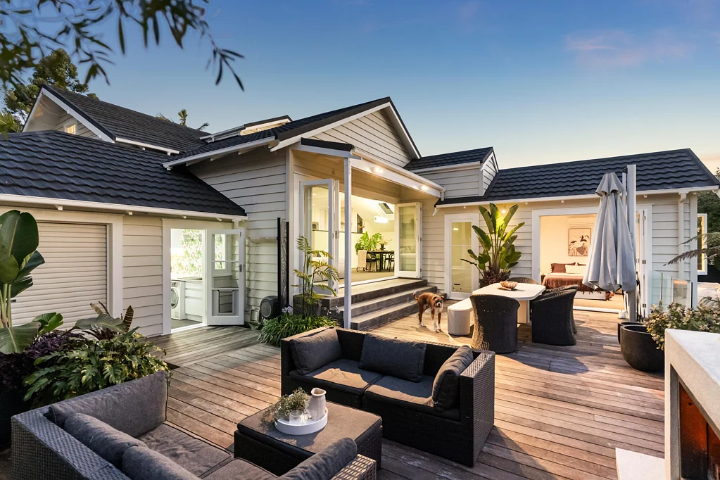 Greenlane 6 Slaapkamer FINAL OPEN HOME TUE 15 SEP 2PM - AUCTION 17TH 10AM
