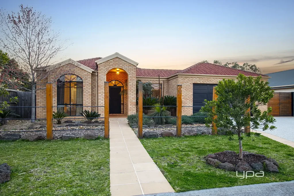 Caroline Springs 4ਬੈੱਡਰੂਮ The Family Home You've Been Waiting For in a Premium Location