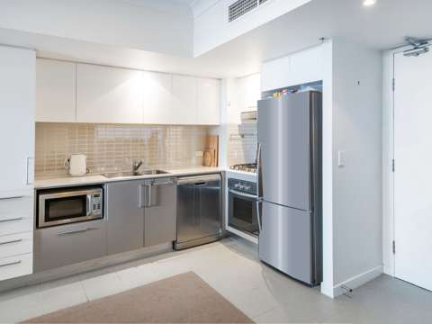 Southport 1 Bedroom Spacious One-Bedroom Apartment with Study or Second Loung and Breathtaking Views!