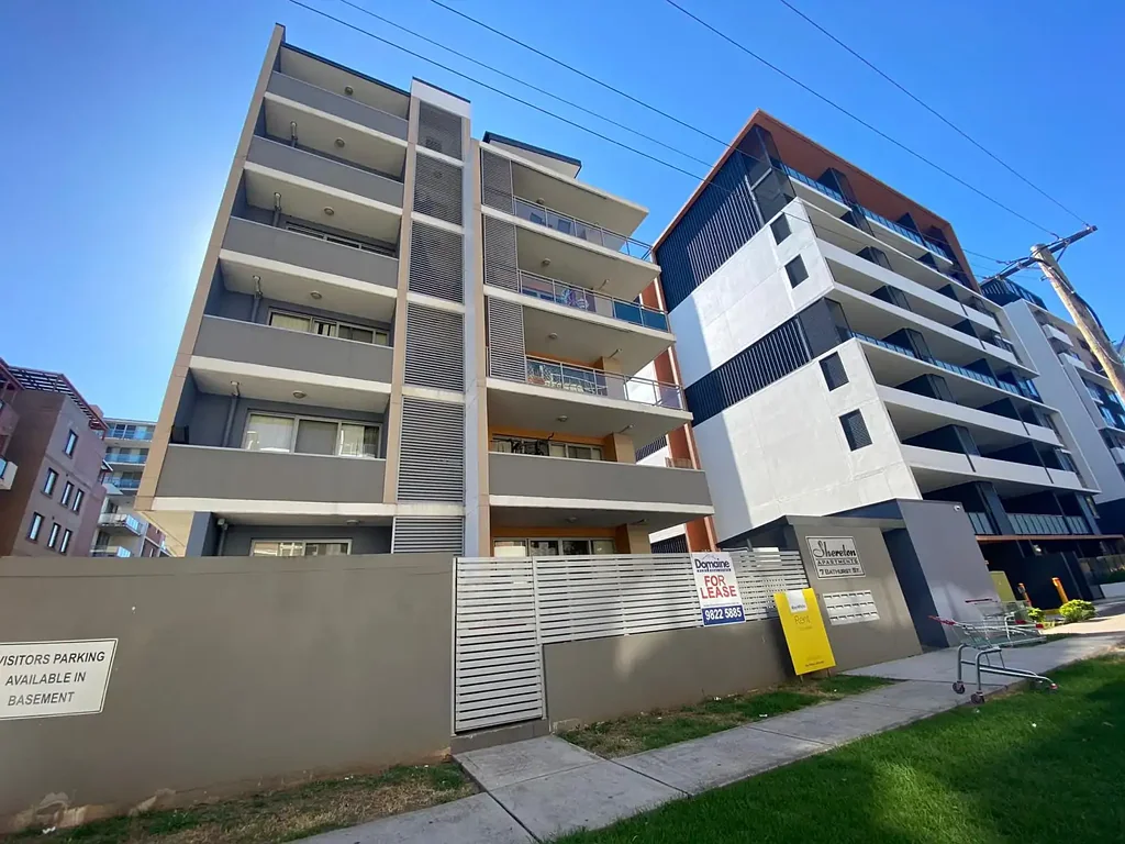 TOP FLOOR 3 BEDROOM APARTMENT