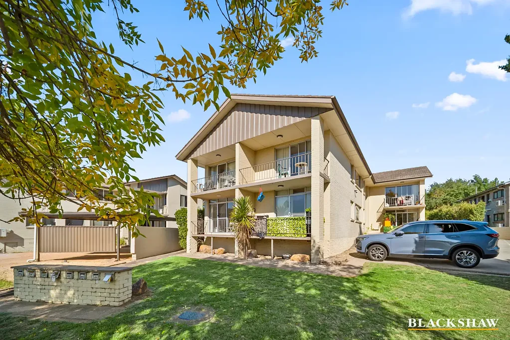 Lyons 1房  Solid one bedroom apartment, ready for value add!