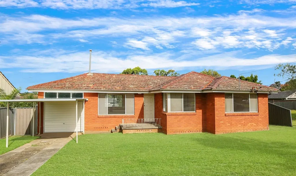 Main House With An Additional Modern Studio!!