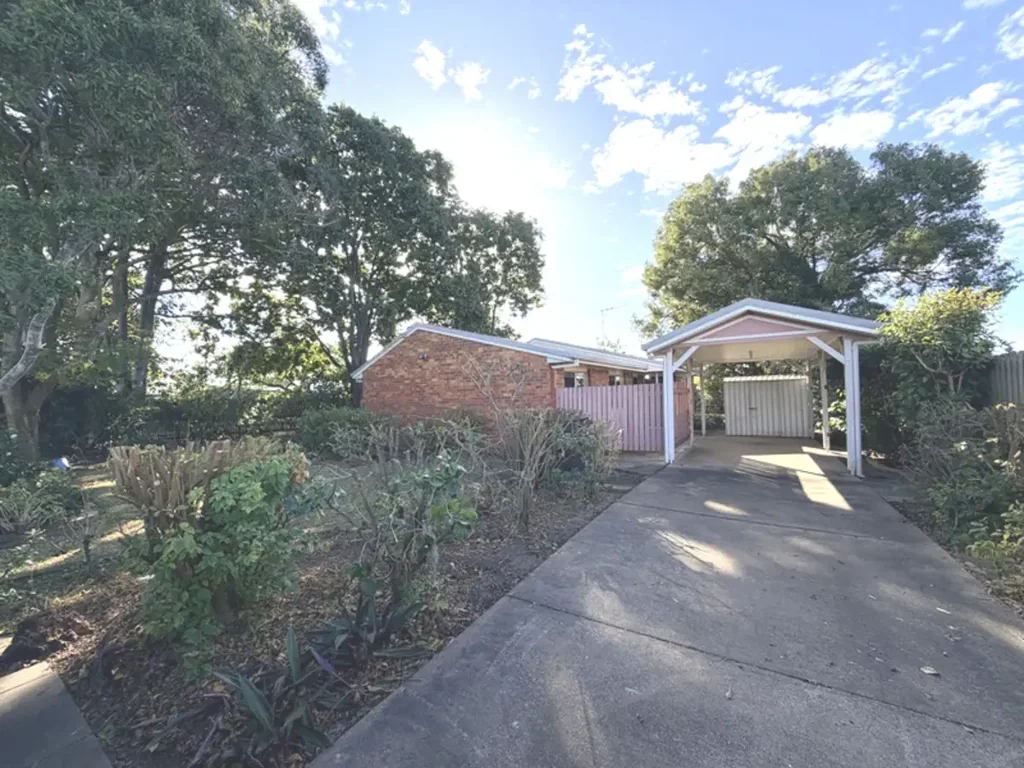 SPACIOUS FAMILY HOME WITH MULTIPLE LIVING AREAS & LARGE ENTERTAINING SPACE